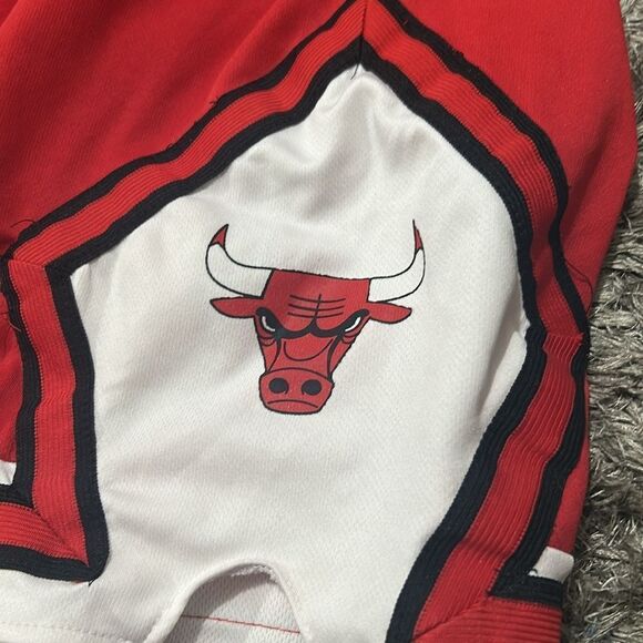 NBA Adidas, Chicago Bulls boys shorts size extra large YOUTH - Picture 6 of 9